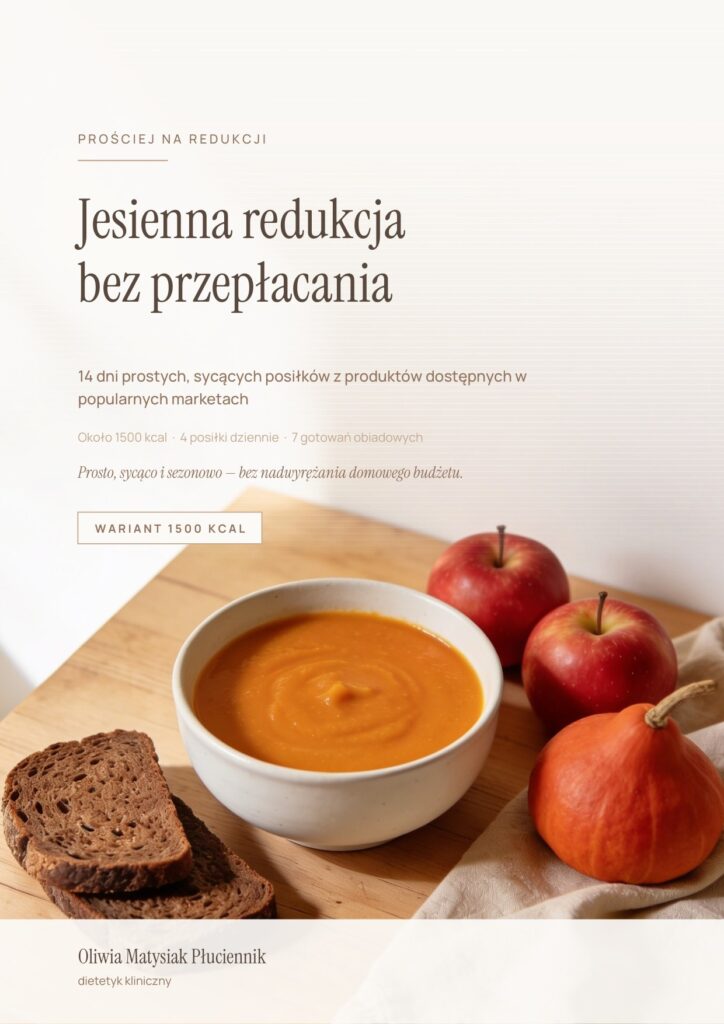 Okładka planu „Jesienna redukcja bez przepłacania” w wariancie 1500 kcal — miska zupy z dyni, jabłka, chleb żytni i dynia hokkaido na drewnianym blacie